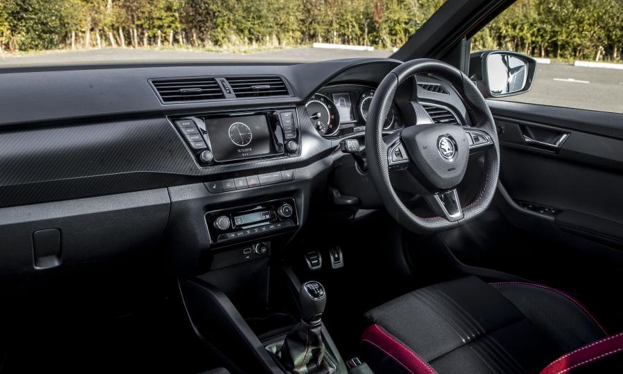 Интерьер Skoda Fabia Monte Carlo (NJ) 2018 года  (UK) (фото 5 из 16)